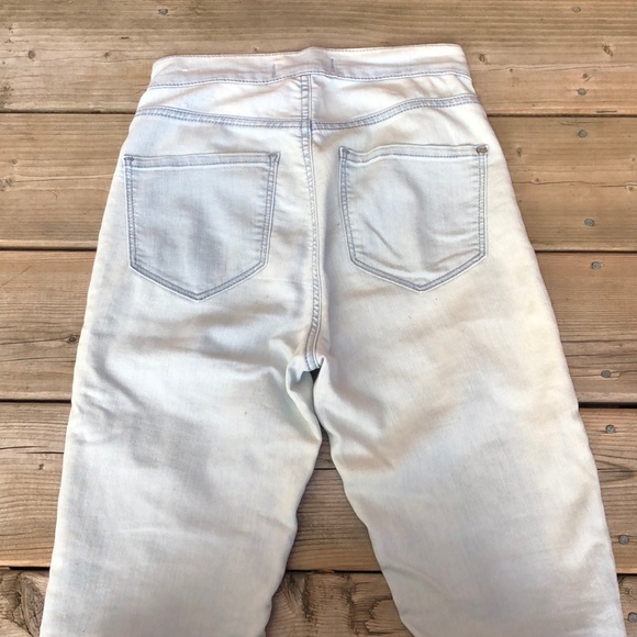 High Rise GARAGE Light Wash Distressed Jegging (Size 1) - Picture 5 of 6